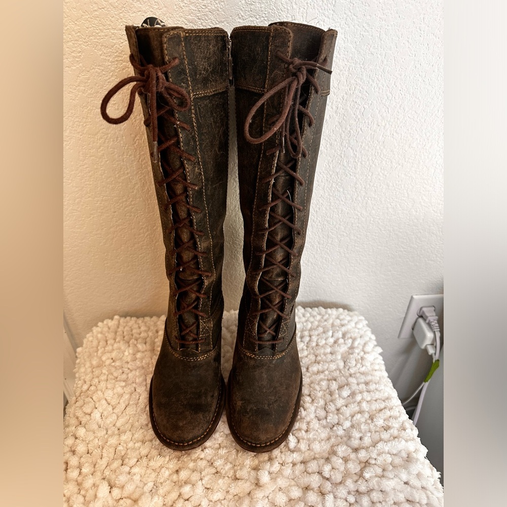 Frye Villager Lace up vintage distressed boots size 7